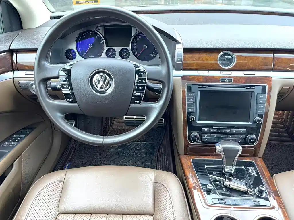 Volkswagen Phaeton 2015 — фото 8