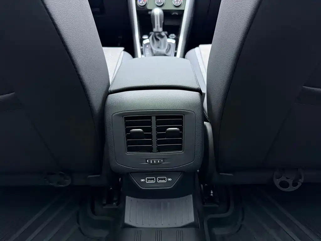 Volkswagen T-Roc 2022 — фото 15