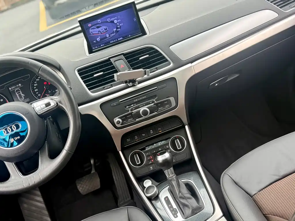 Audi Q3 2016 — фото 19