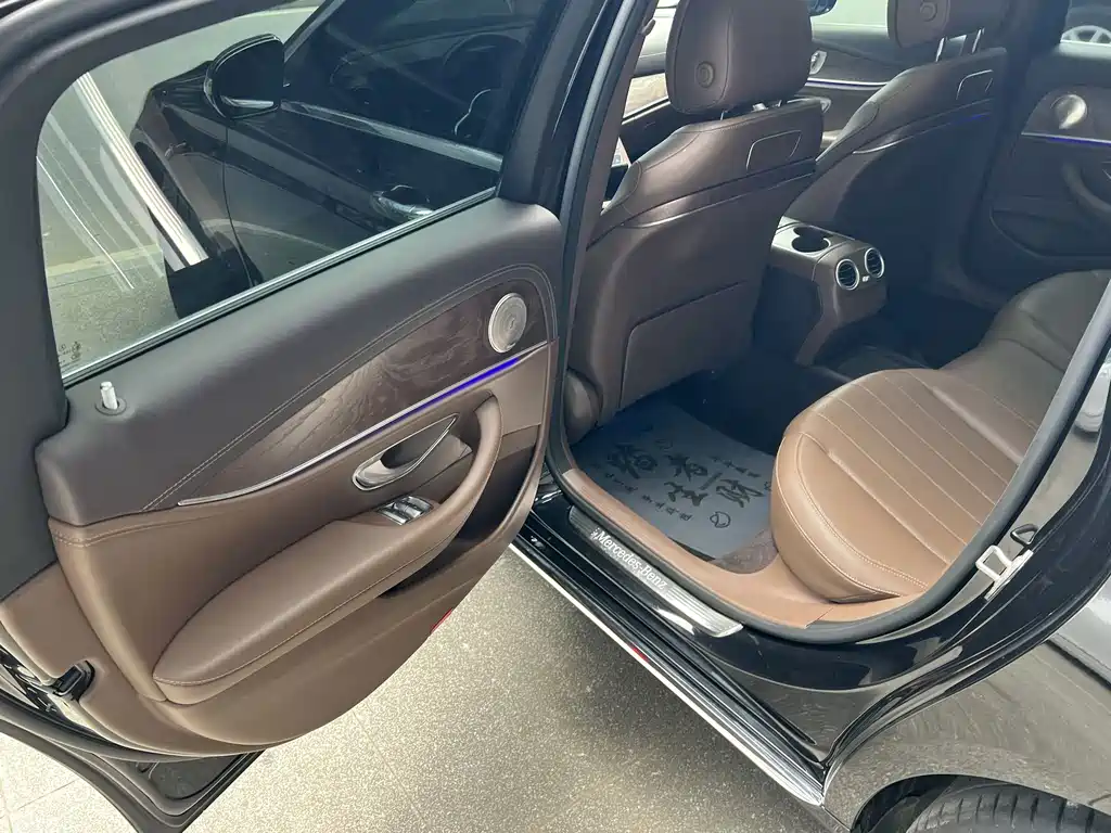 Mercedes-Benz E-Class 2020 — фото 30