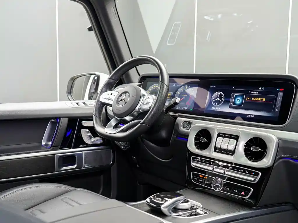 Mercedes-Benz G-Class 2023 — фото 14