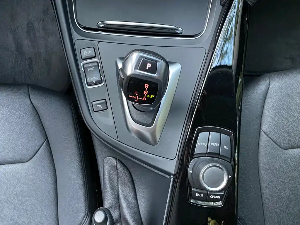 BMW 3 Series 2016 — фото 19