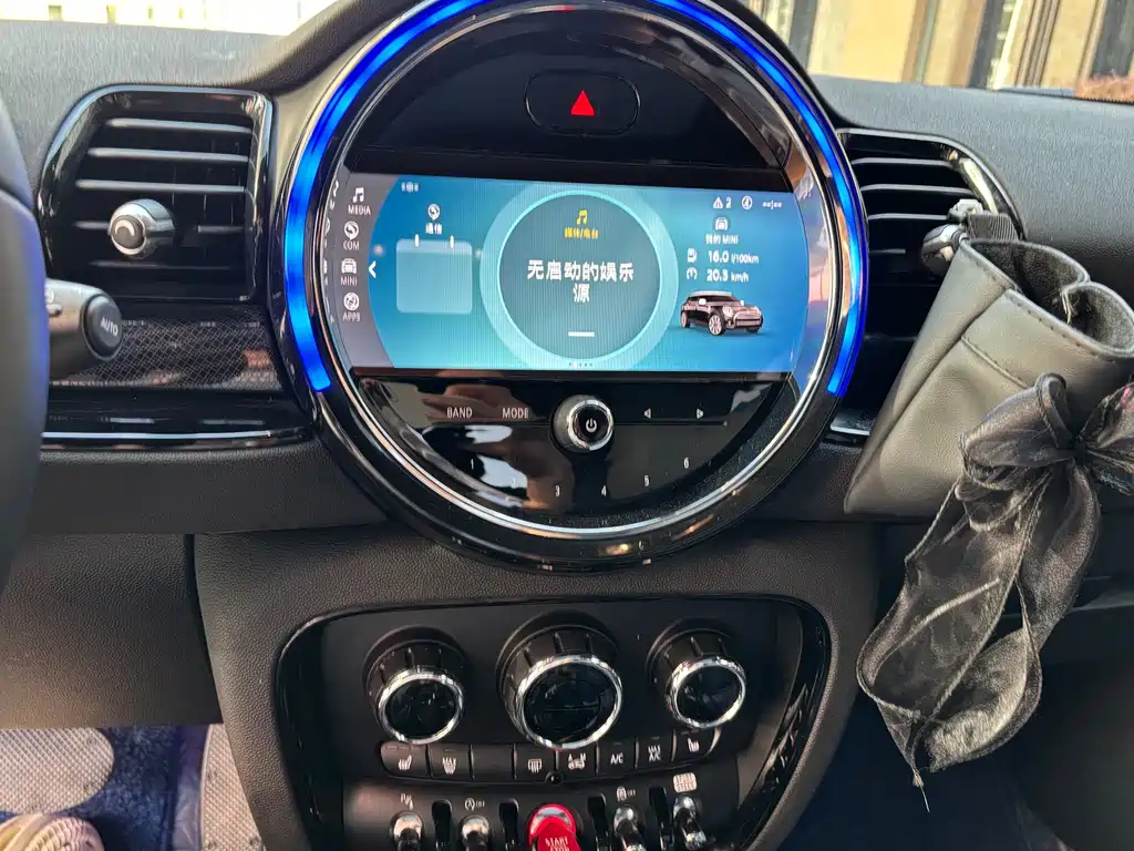 MINI Clubman 2023 — фото 11