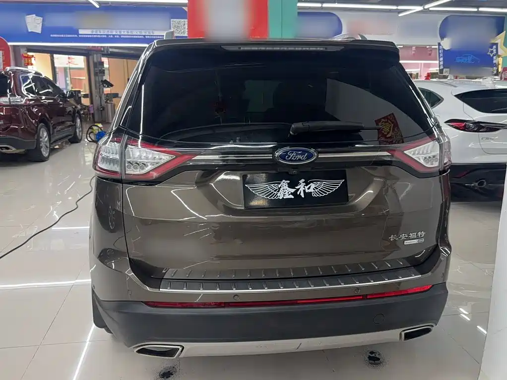 Ford Edge 2017 — фото 11