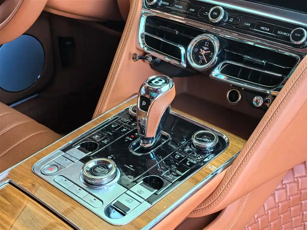 Bentley Flying Spur 2022 — фото 16