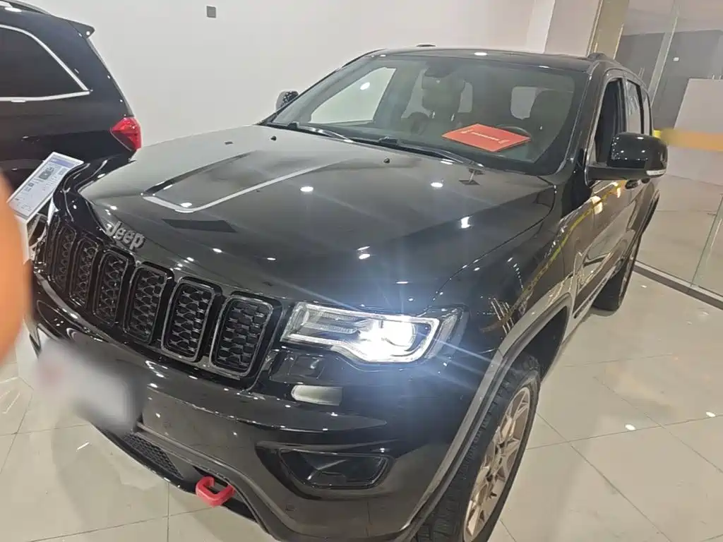 Jeep Grand Cherokee 2021 — фото 1