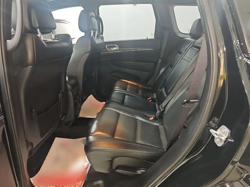 Jeep Grand Cherokee 2021 — фото 17