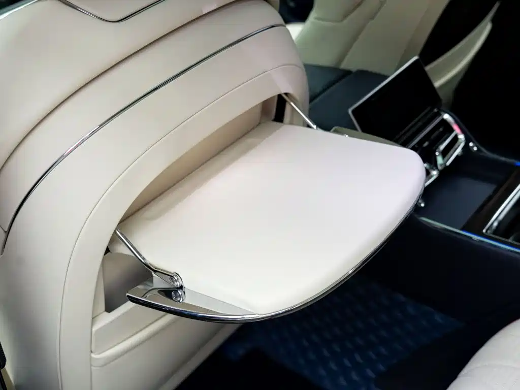 Bentley Flying Spur 2023 — фото 16