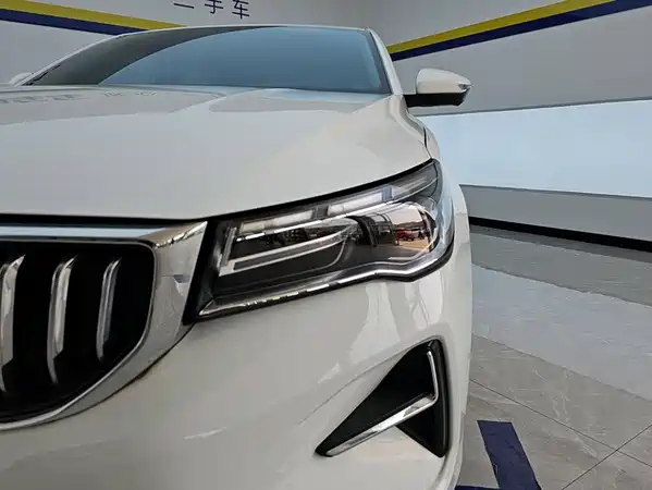 Geely Emgrand 2024