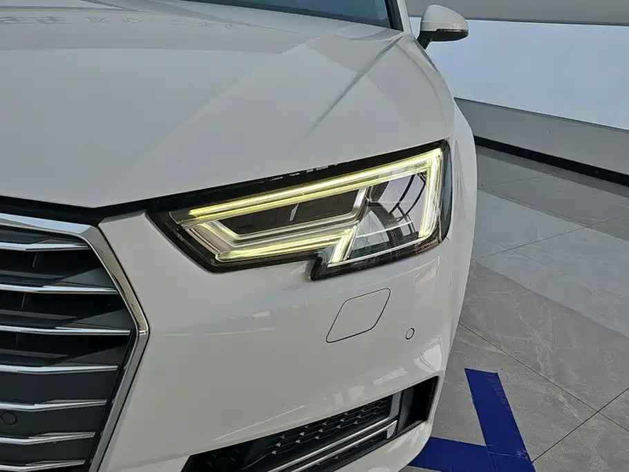 Audi A4L 2018