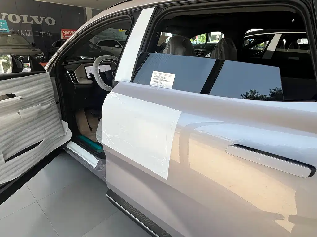 Volvo XC70 Plug-In Hybrid 2026 — фото 13