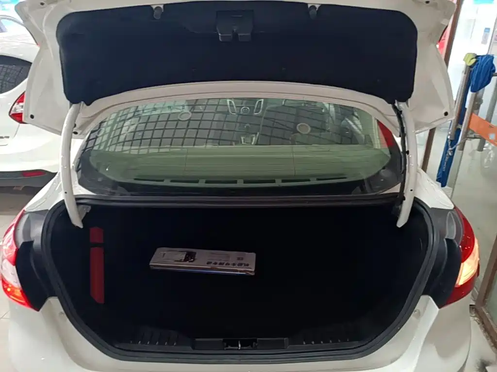 Ford Focus 2015 — фото 19