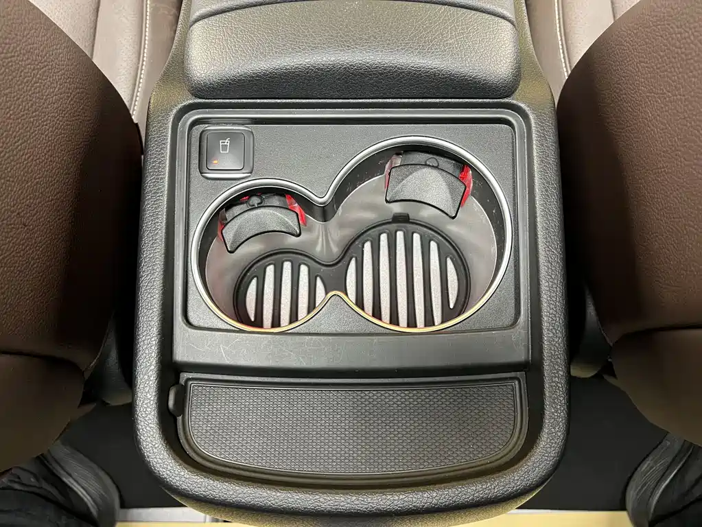 Mercedes-Benz V-Class 2025 — фото 33