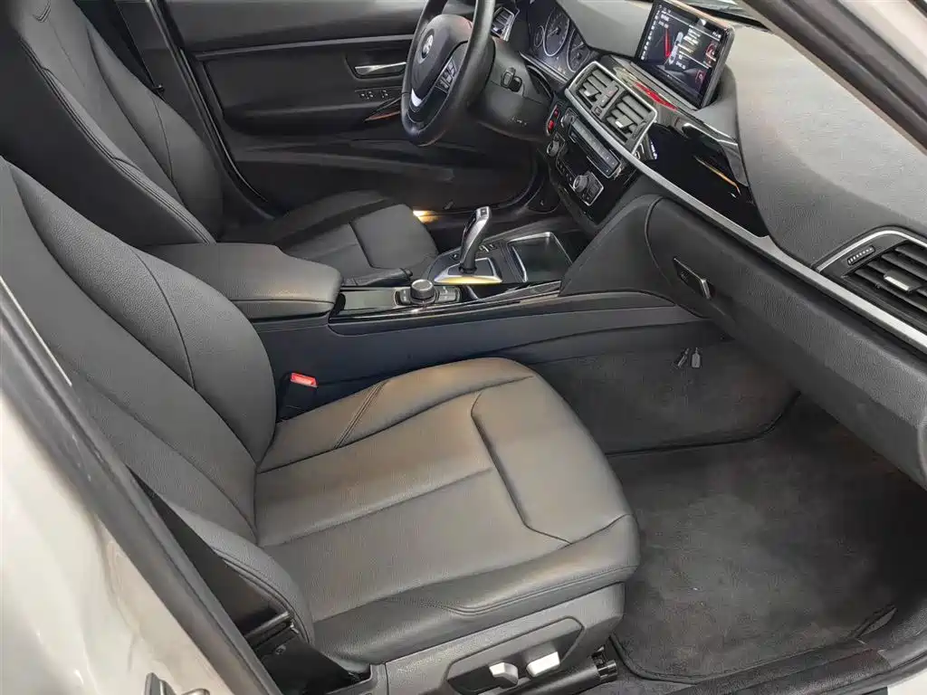 BMW 3 Series 2016 — фото 15