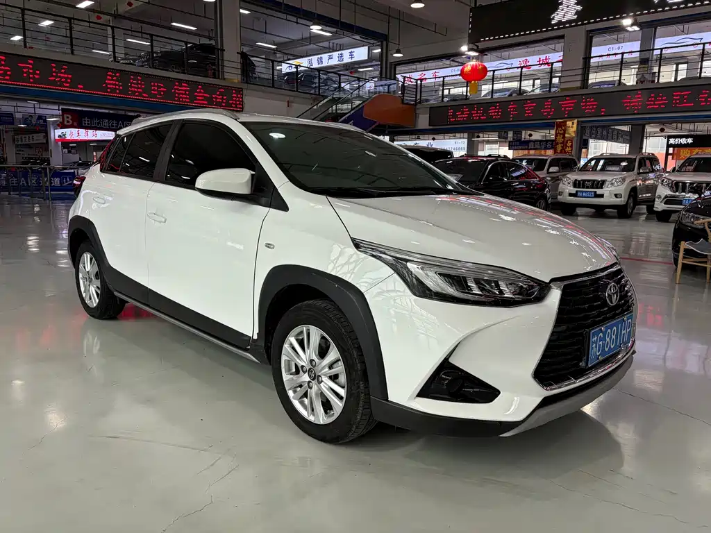 Toyota Yaris L 2023 — фото 3