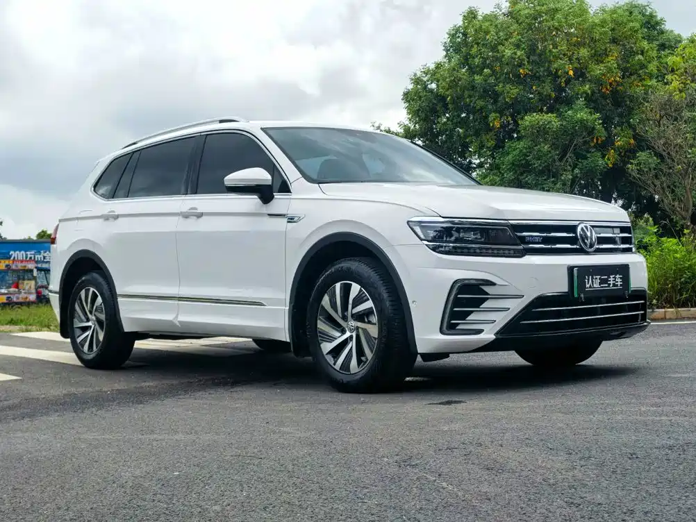 Volkswagen Tiguan L Plug-In Hybrid 2021 — фото 3