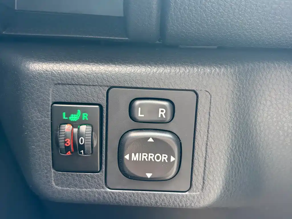 Toyota Yaris L 2023 — фото 9