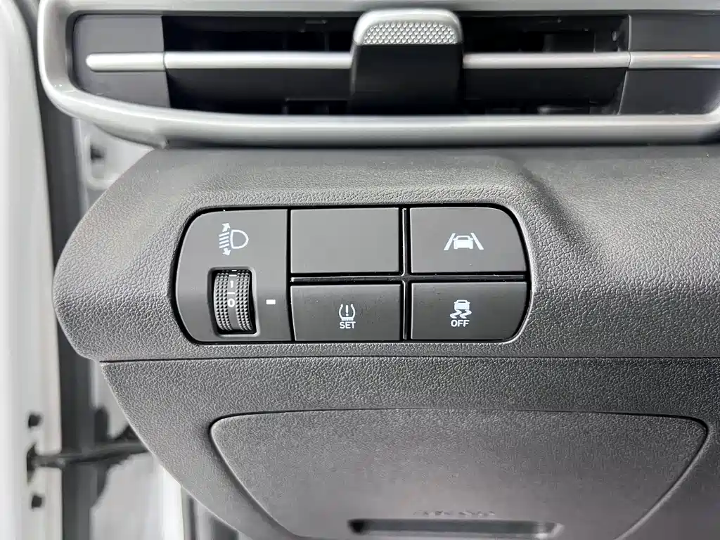 Hyundai Elantra 2023 — фото 9