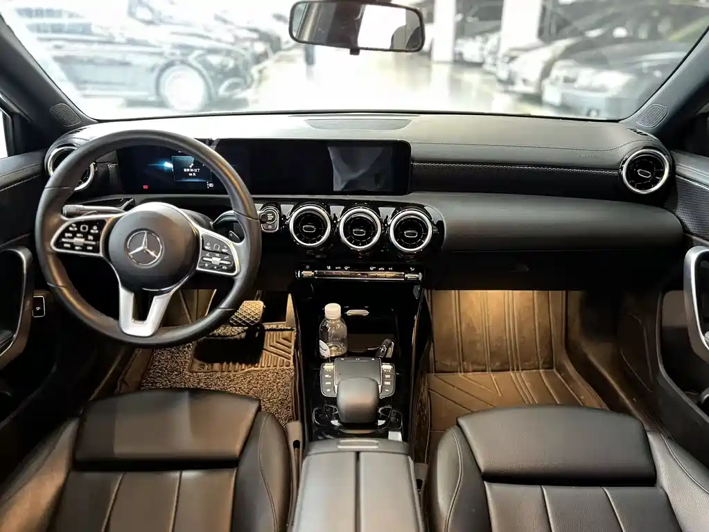 Mercedes-Benz A-Class 2022 — фото 13
