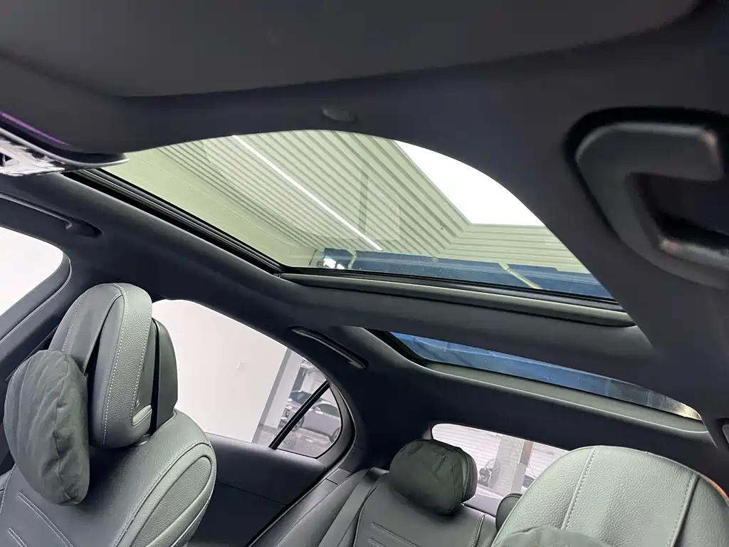 Mercedes-Benz C-Class 2023 — фото 14