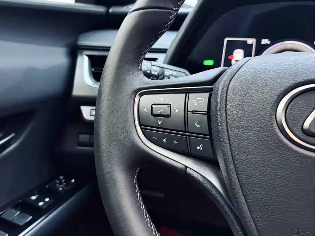 Lexus UX 2021 — фото 19