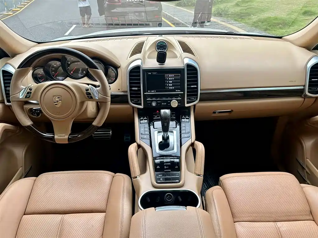 Porsche Cayenne 2014 — фото 11