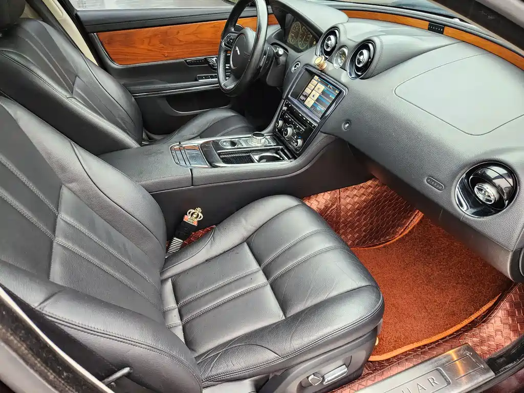 Jaguar XJ 2015 — фото 14