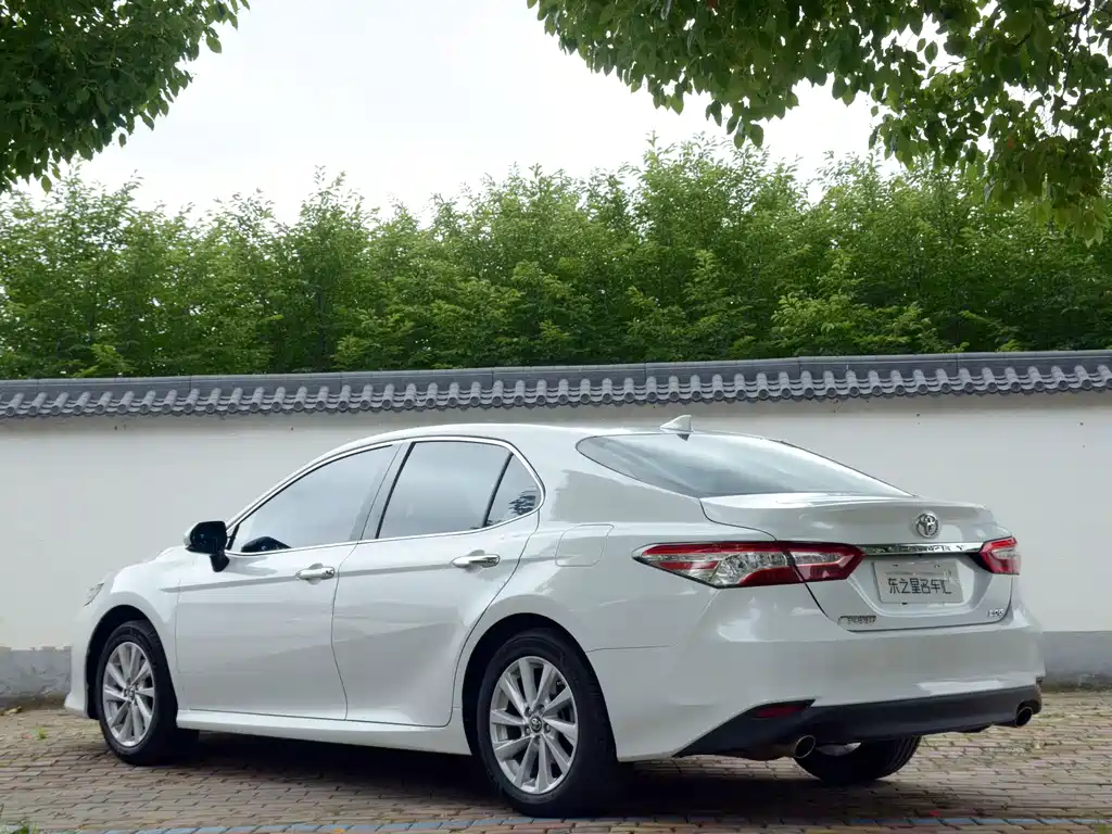 Toyota Camry 2021 — фото 13