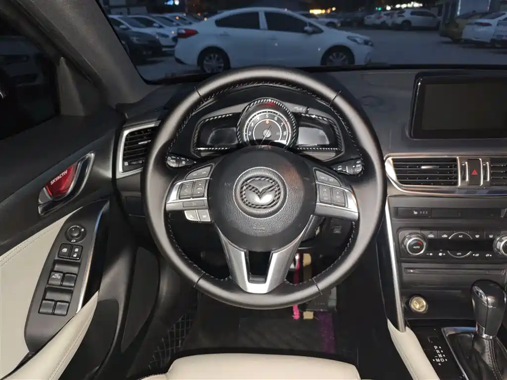 Mazda CX-4 2017 — фото 11