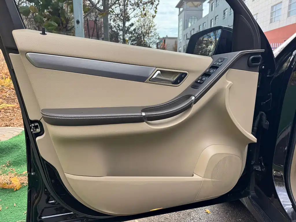 Mercedes-Benz R-Class 2014 — фото 17