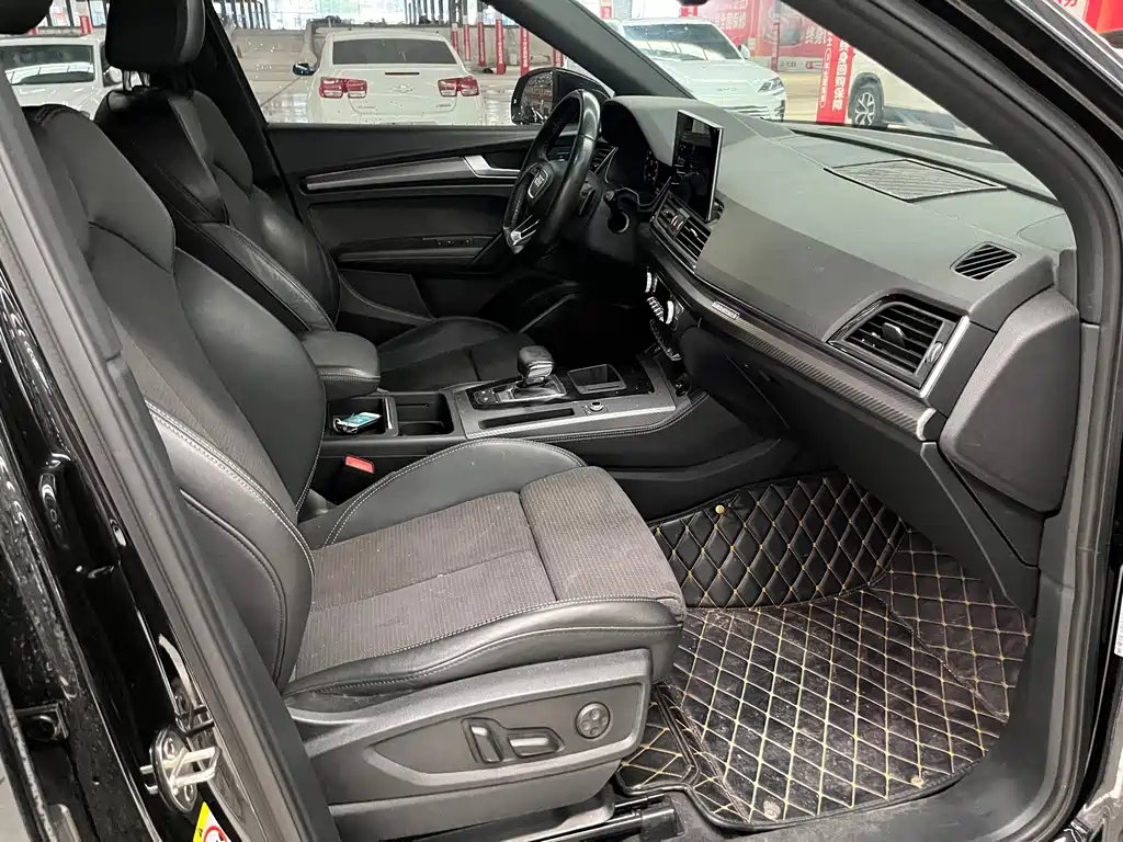Audi Q5L Sportback 2021 — фото 12