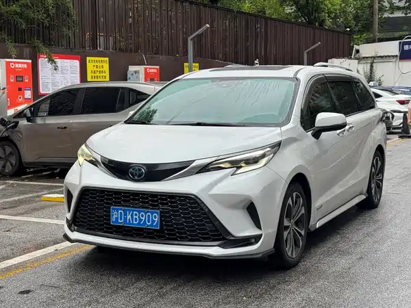 Toyota Granvia 2023
