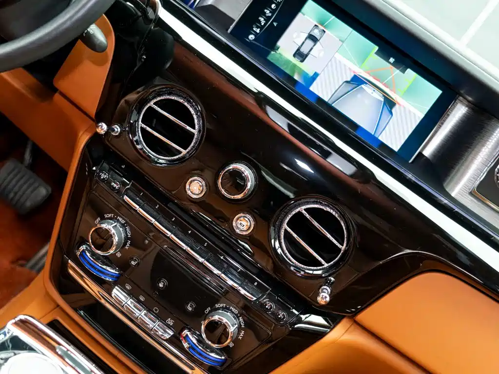 Rolls-Royce Phantom 2020 — фото 19