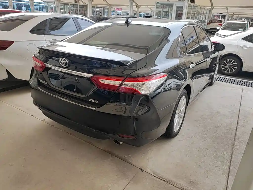 Toyota Camry 2019 — фото 7