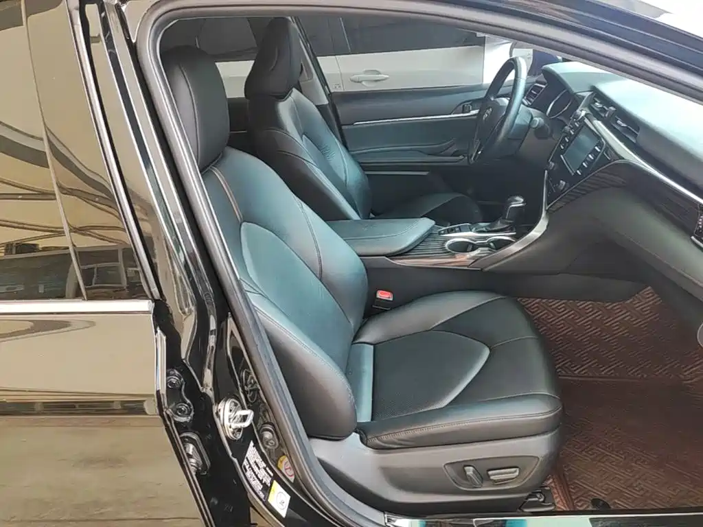 Toyota Camry 2019 — фото 25