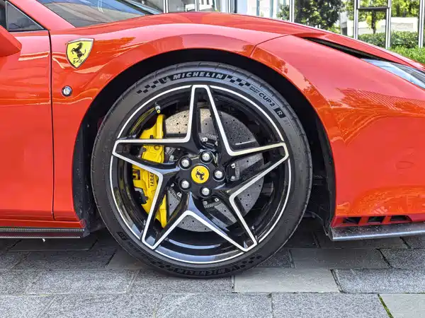 Ferrari F8 2020