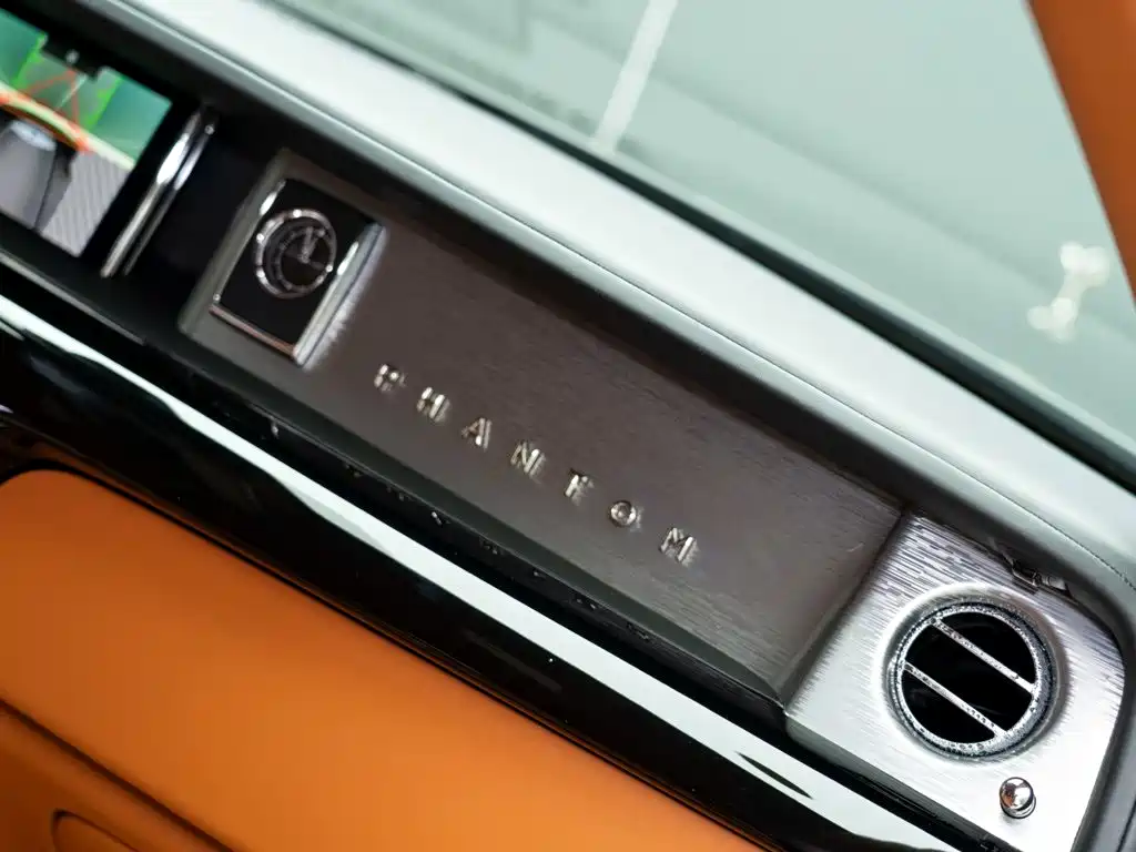 Rolls-Royce Phantom 2020 — фото 21