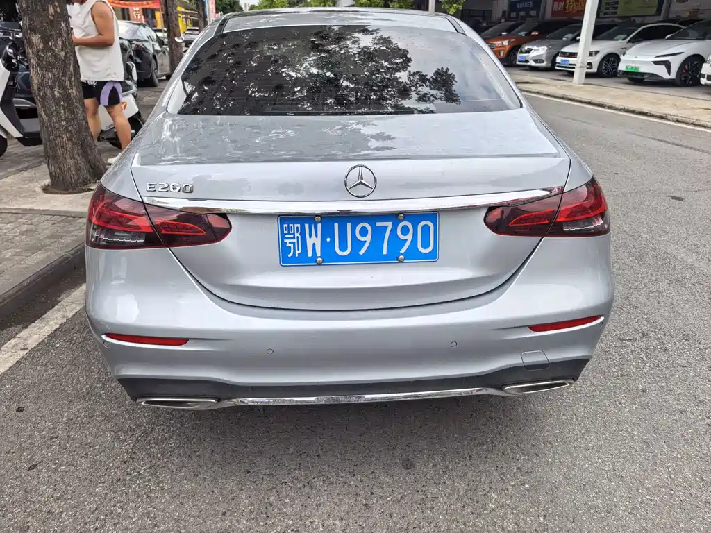 Mercedes-Benz E-Class 2022 — фото 11