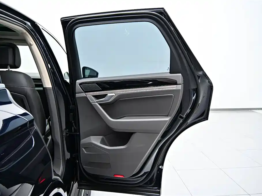 Volkswagen Touareg 2021 — фото 21