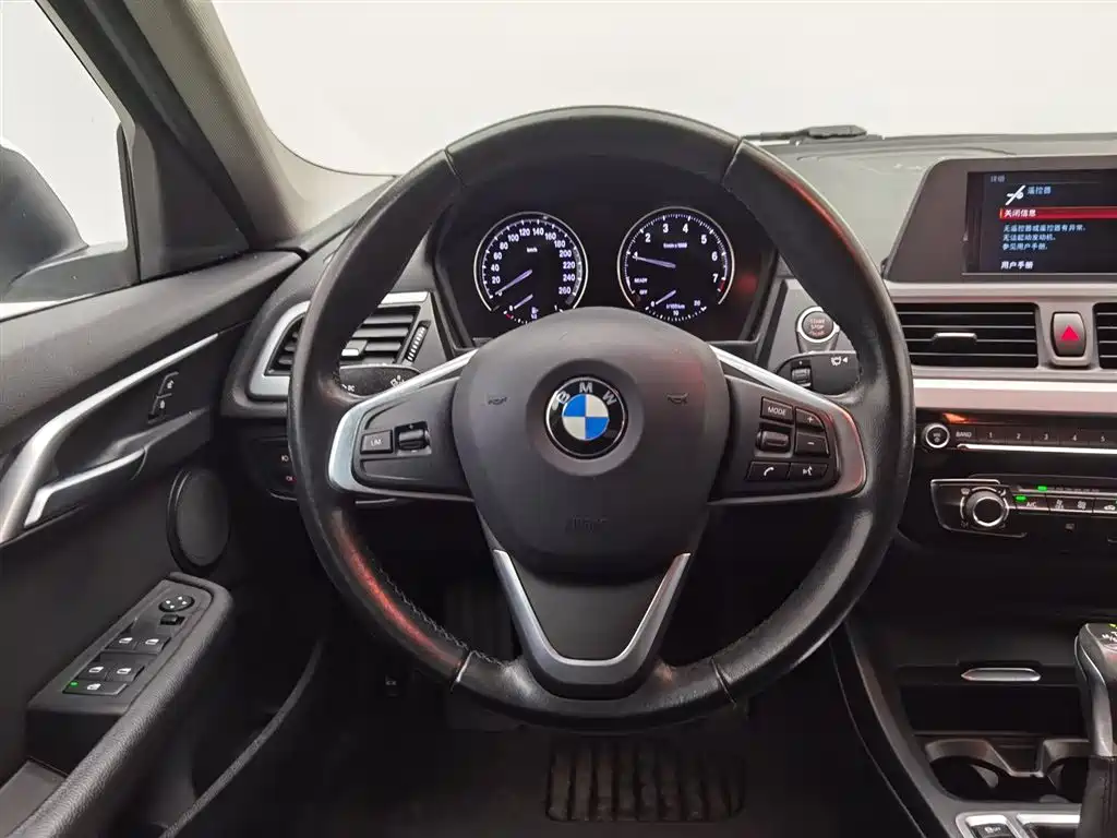 BMW 1 Series 2018 — фото 11