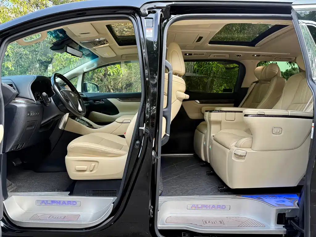 Toyota Alphard 2021 — фото 12