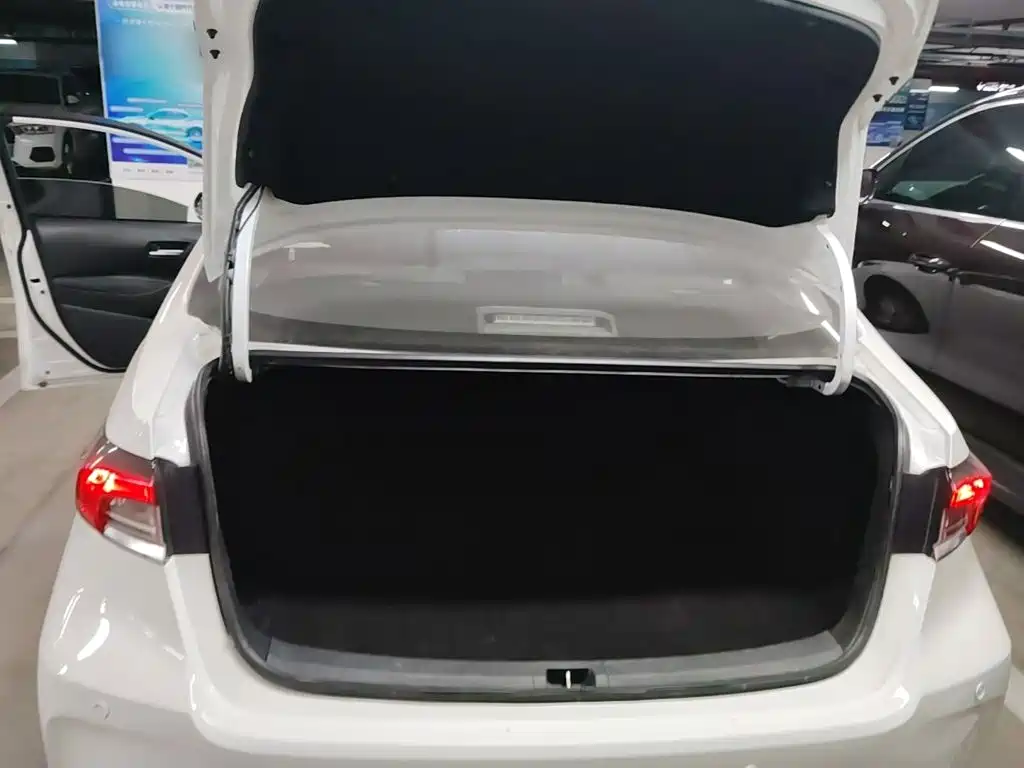 Toyota Corolla 2023 — фото 19