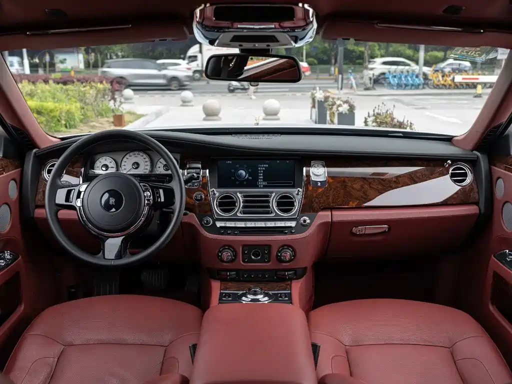 Rolls-Royce Ghost 2013 — фото 12