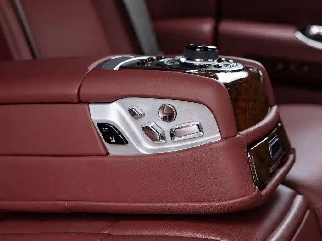 Rolls-Royce Ghost 2013 — фото 24