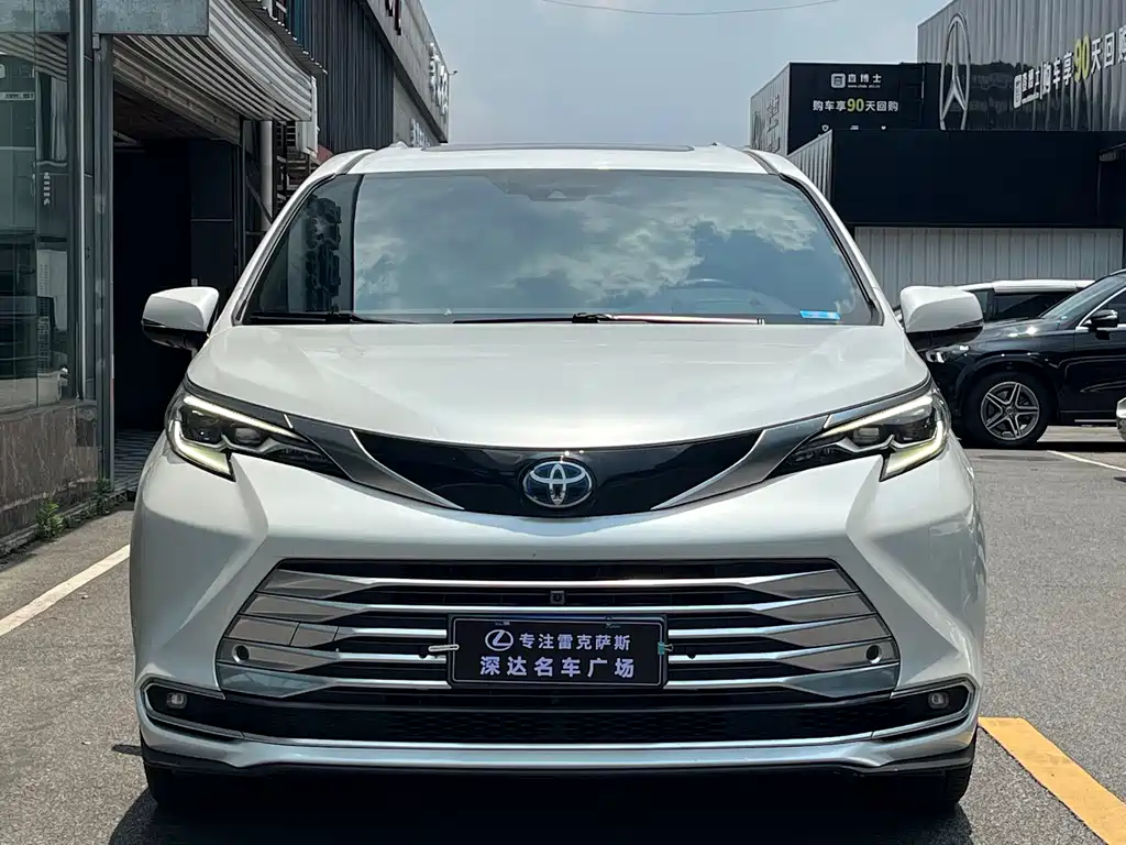 Toyota Sienna 2022 — фото 2