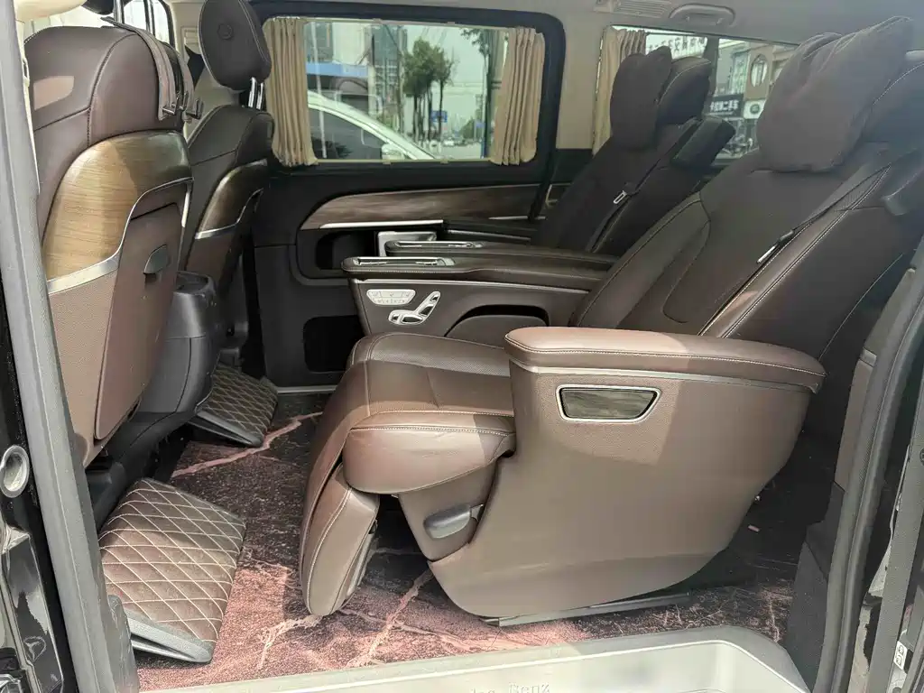 Mercedes-Benz V-Class 2023 — фото 9