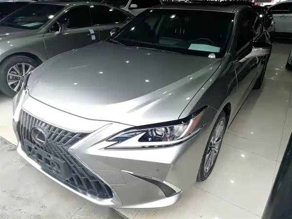 Lexus ES 2021