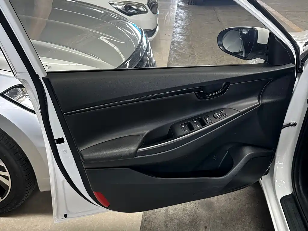 Hyundai Elantra 2019 — фото 10