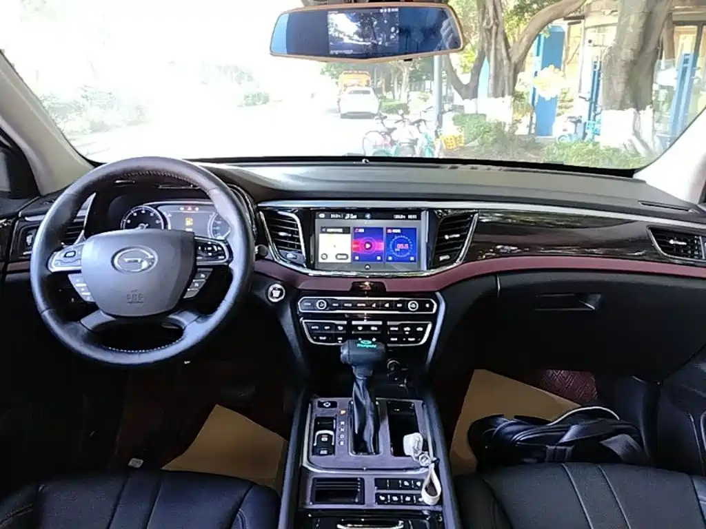 GAC Trumpchi GS8 2017 — фото 10