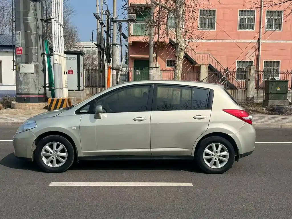 Nissan Tiida 2010